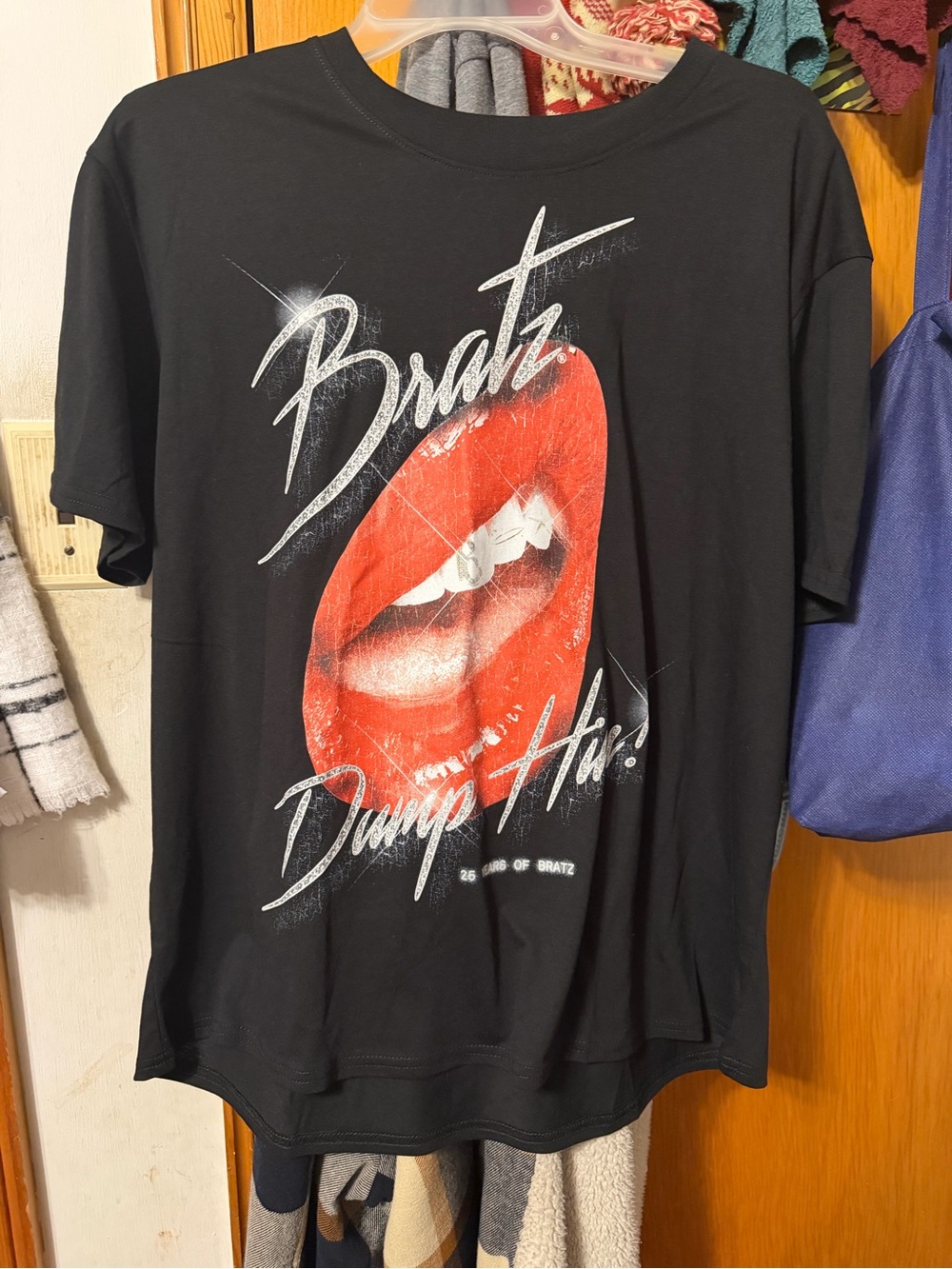 Bratz Black Short-Sleeve Graphic Tee with Red Lip Print